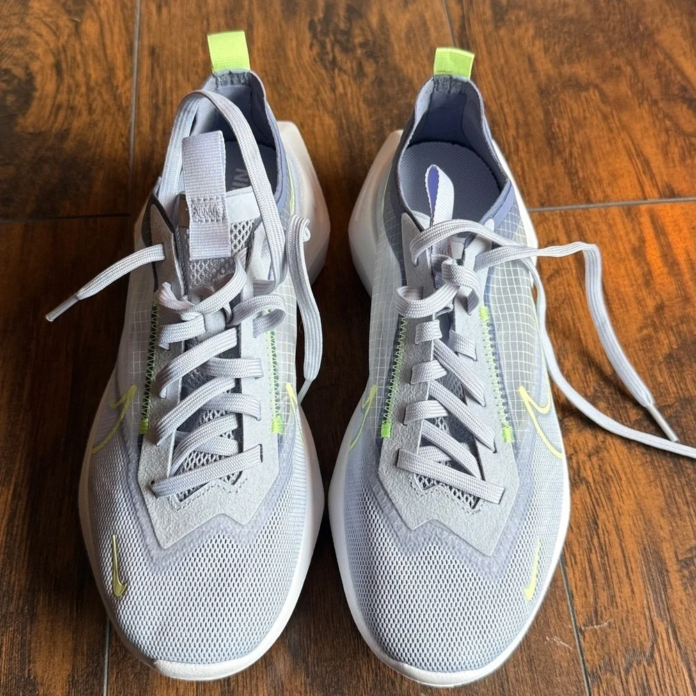 NWOT Nike Vista Lite sneaker size 7 (BL)
